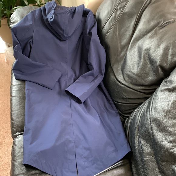 Reitmans Hooded Raincoat , Size XS, Navy Color - Picture 4 of 8